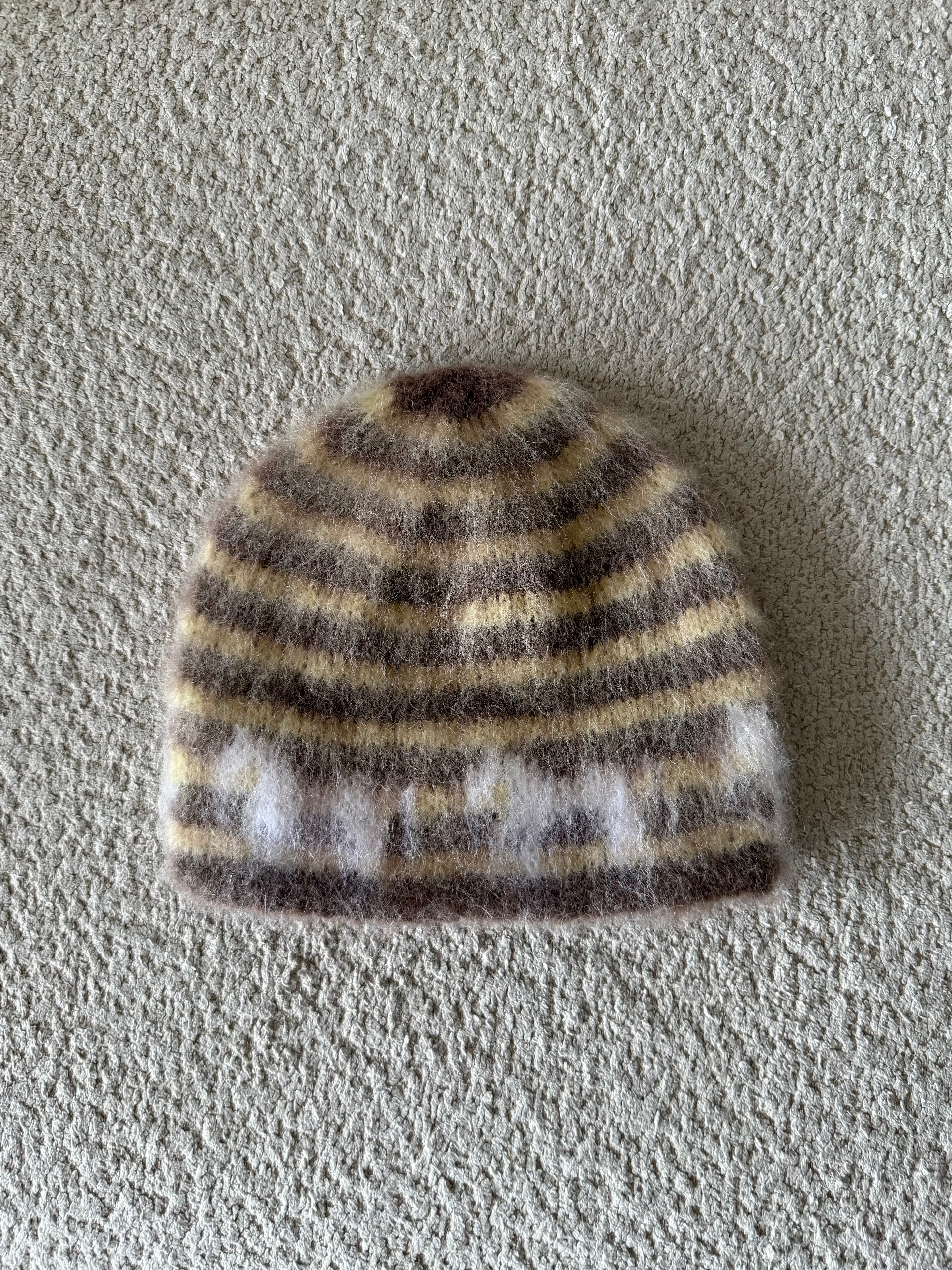 Stripete børstet lue