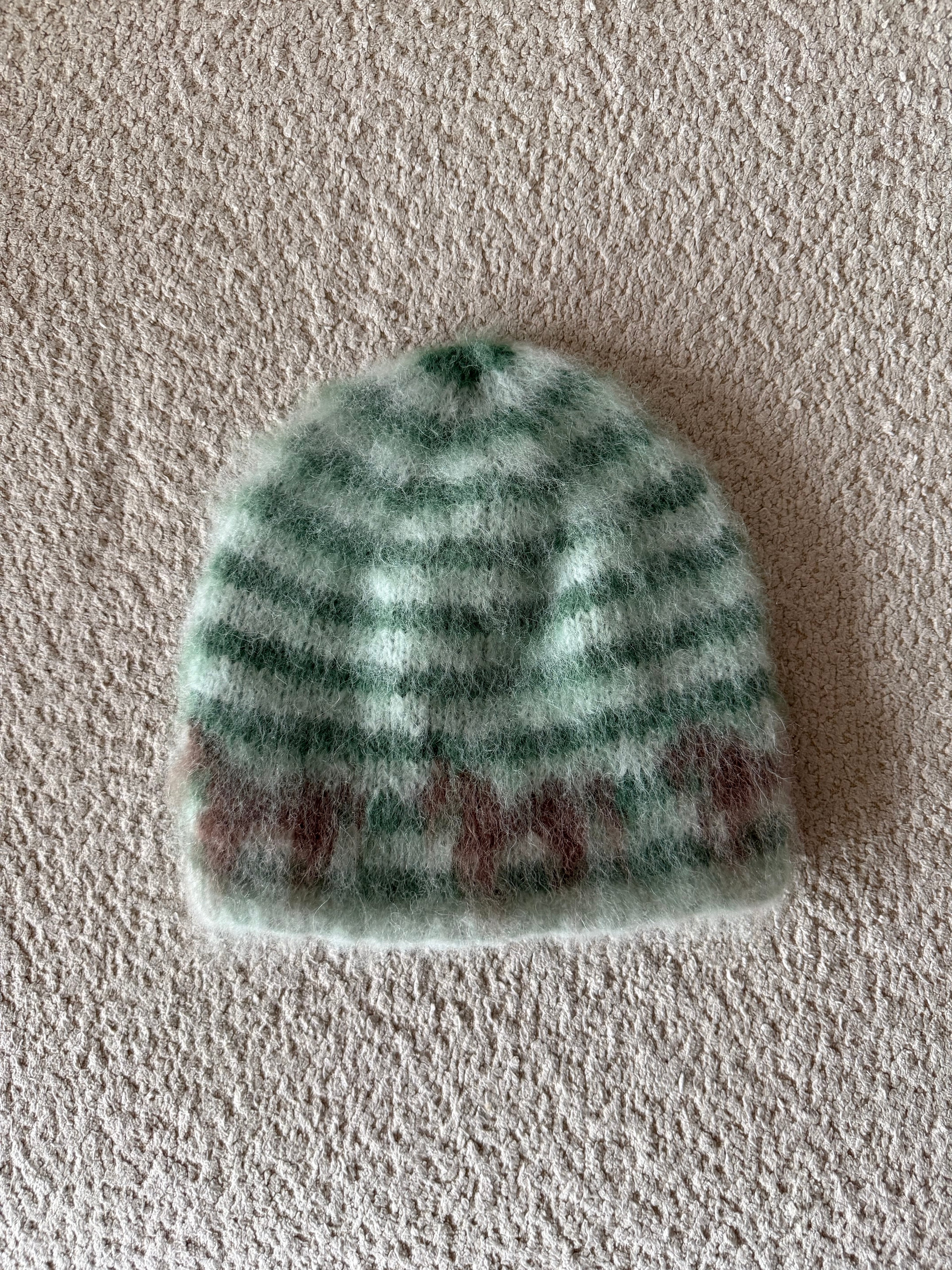 Stripete børstet lue